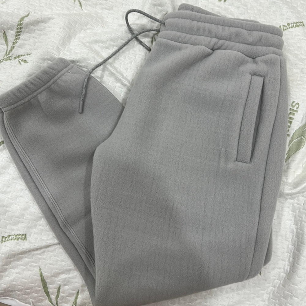 Yellow the Label sweat pants